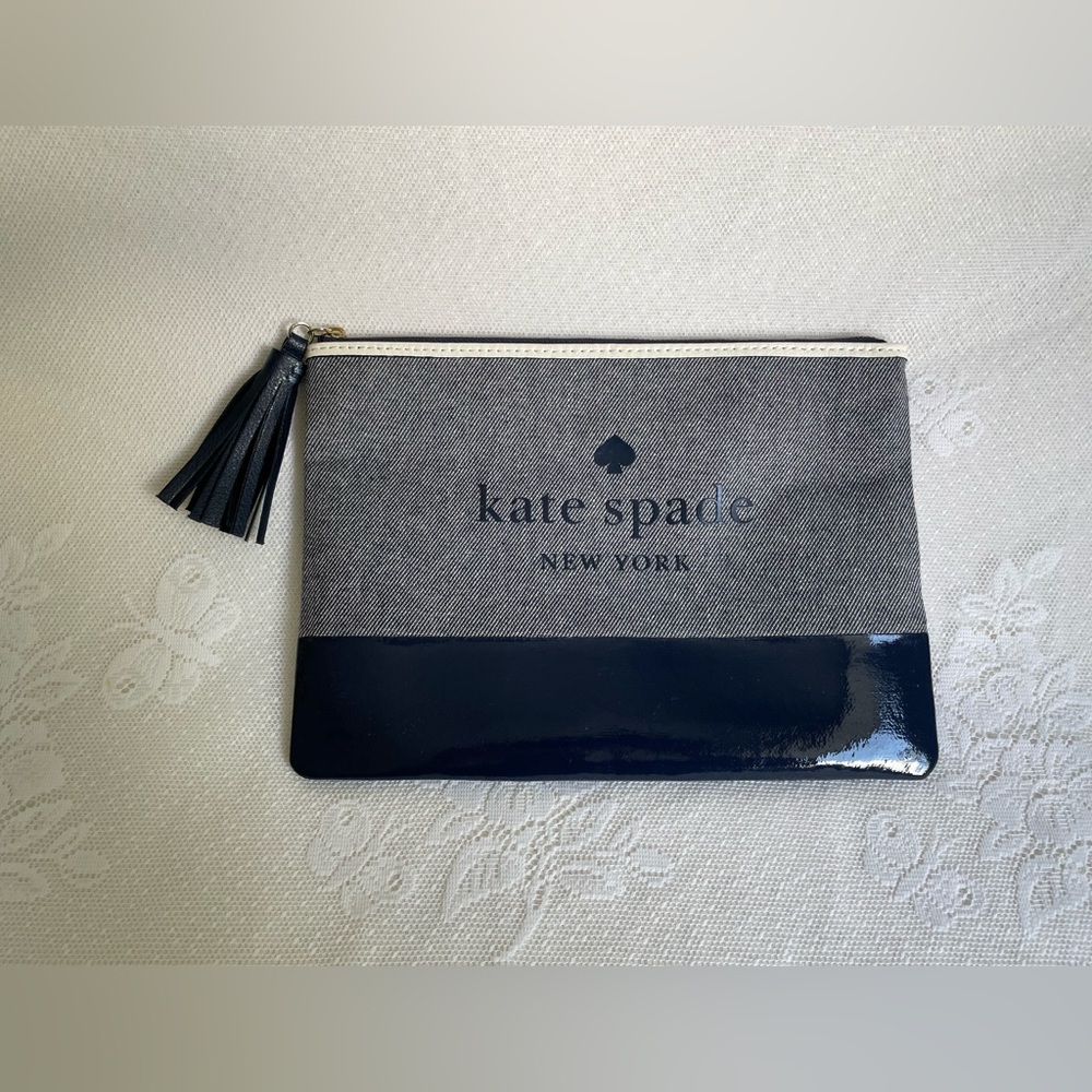 Kate Spade Ash Street Logo Large Tassel
Pouch in Navy Blue Canvas